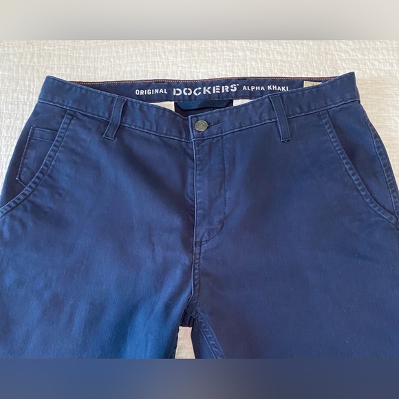Like new! Dockers Original Alpha Khaki Navy Blue Pants Size 34/32 - Picture 5 of 8